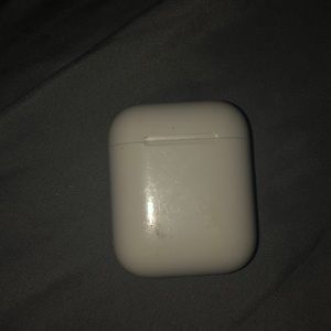 Apple AirPods charging case